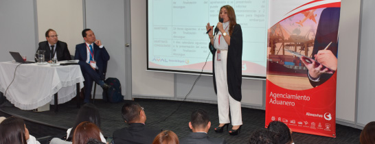 Foto servicio de capacitaciones en comercio exterior Foto conferencia